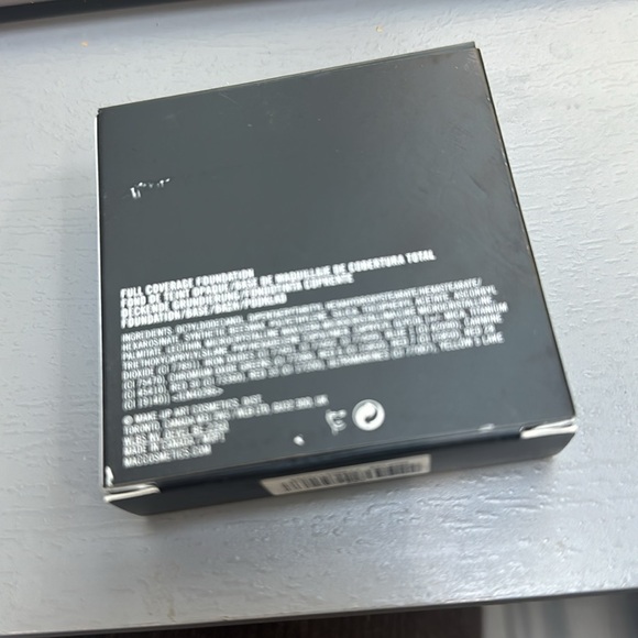 MAC full coverage foundation NC30 NEW - Picture 2 of 4